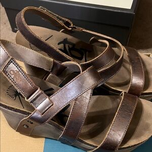 OTBT Sandals size 8